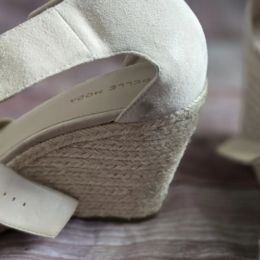 Pelle Moda chic scalloped